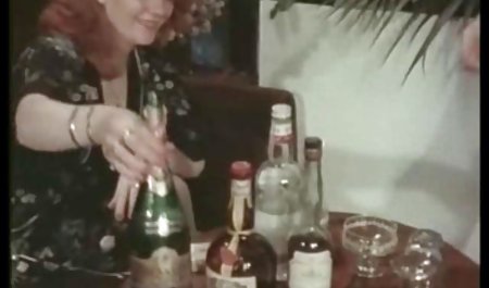یک دزد سیاه ناراحت از نوازش دزد در فیلم سکسی خارجی با لینک مستقیم دوربین ، با اکراه پاهای خود را گسترش می دهد و پوزه خود را پیچانده است