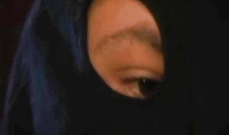 وزیر خارجه سکس دخترباحیوان کره شمالی با سوراخ کردن نقره روی کلیتوریس ، روی یک میزبان حریف جوان می جنگد