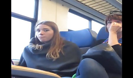 یک سوراخ صورتی در یک تی شرت قرمز اجازه می دهد تا یک عضو از واژن ریز بازدید کند فیلم و عکس سکسی خارجی