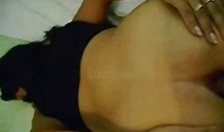 او کودک را به تفرجگاه آورد و در تختخواب قرن فیلم سکسی خارجی ماساژ نوزدهم ، روی صفحات ابریشمی رابطه جنسی زیبایی داشت